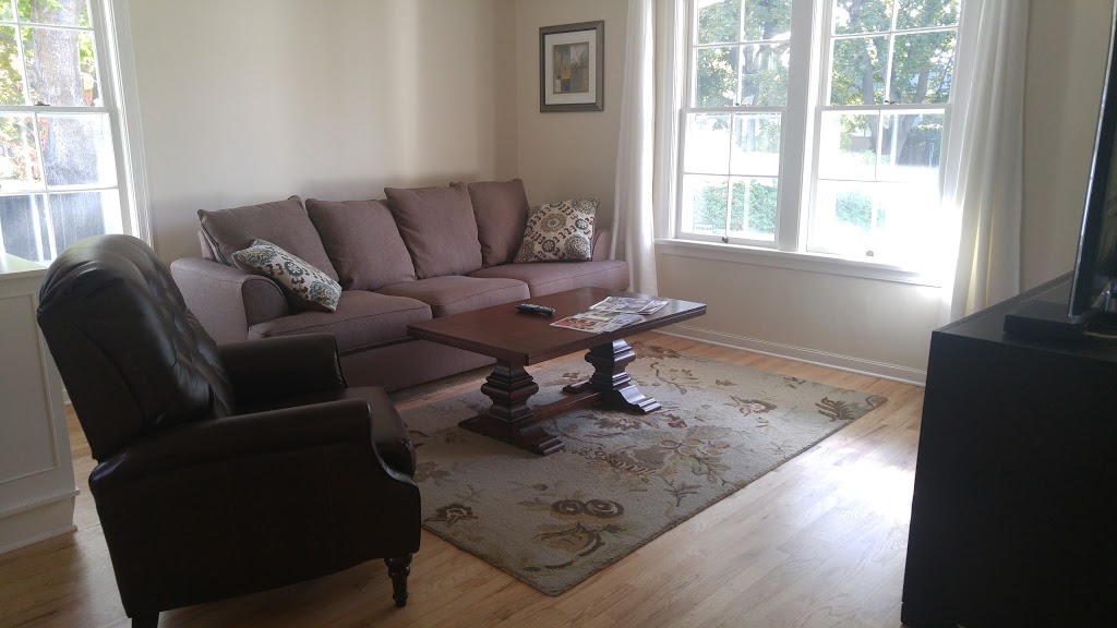Abbott Lakehouse Bed and Breakfast | 1875 Abbott St, Kelowna, BC V1Y 1B6, Canada | Phone: (250) 470-9493