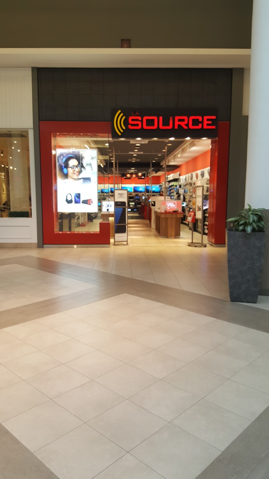 La Source | 3035 Boulevard le Carrefour Unit # M019, Laval, QC H7T 1C8, Canada | Phone: (450) 688-9024