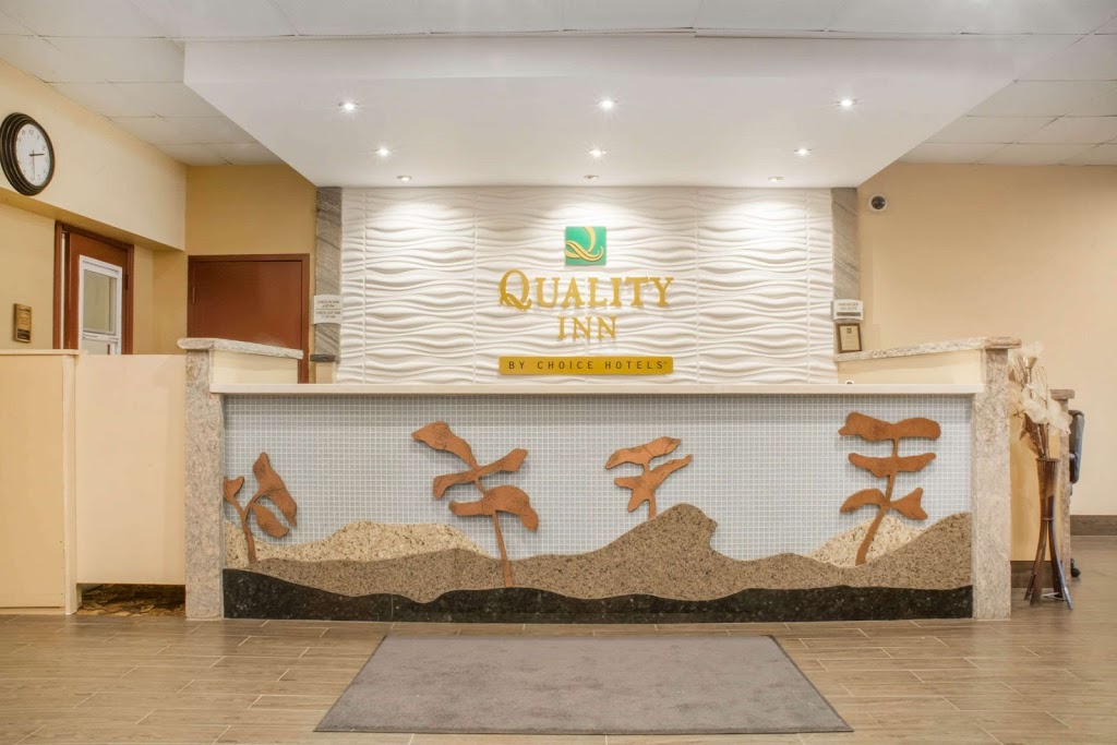 Quality Inn | 300 Ecclestone Dr, Bracebridge, ON P1L 1G4, Canada | Phone: (705) 645-8775
