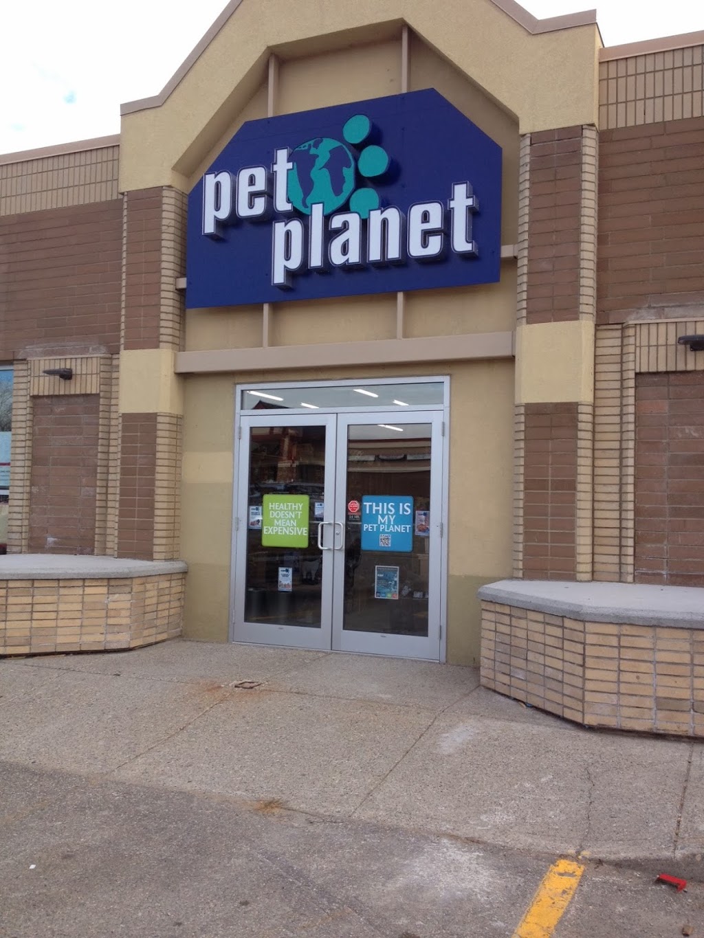 Pet Planet Beddington | 100 Beddington Blvd NE #110, Calgary, AB T3K 2E2, Canada | Phone: (403) 226-5326
