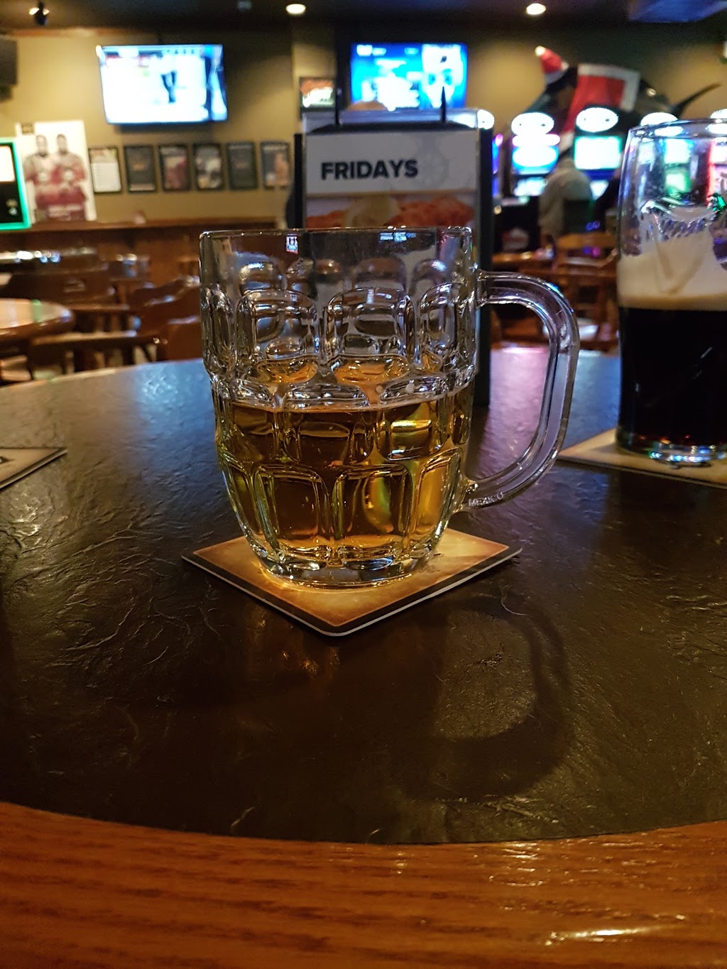 Schooners Neighbourhood Pub | 6416 Old Banff Coach Rd SW, Calgary, AB T3H 2H3, Canada | Phone: (403) 240-2424