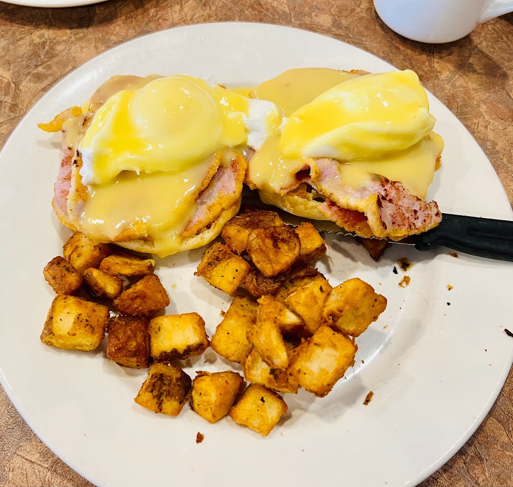 Smittys Family Restaurant - Port Alberni | 3426 3rd Ave, Port Alberni, BC V9Y 4E5, Canada | Phone: (250) 724-5022