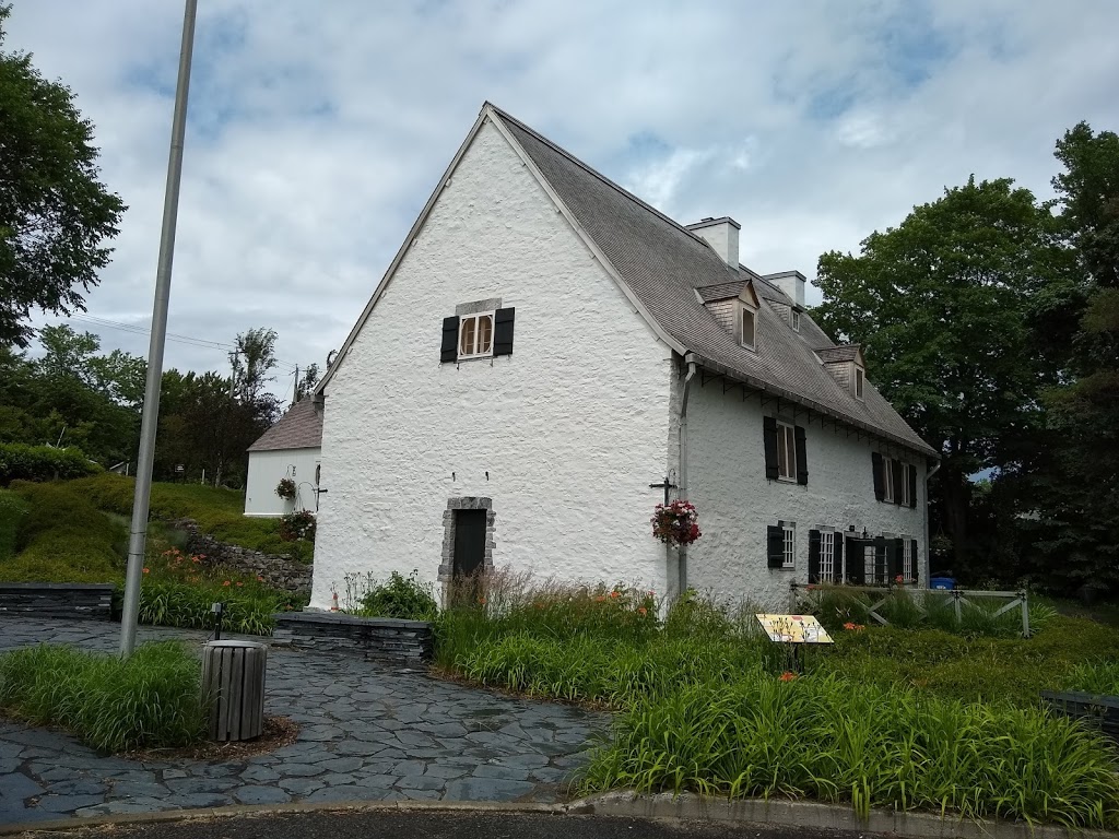 Maison Magella-Paradis | 7970 Le Trait Carré E, Québec, QC G1H 2Z2, Canada | Phone: (418) 624-7961
