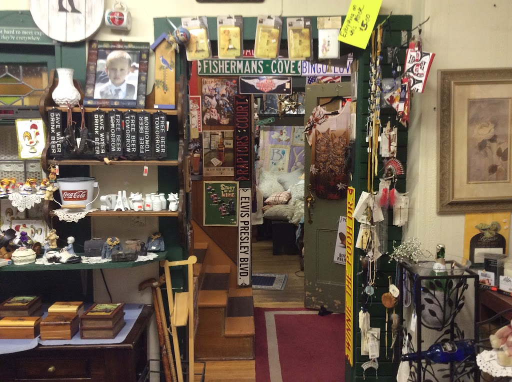 Village Colonnade | 1377 King St N, St. Jacobs, ON N0B 2N0, Canada | Phone: (519) 664-1545