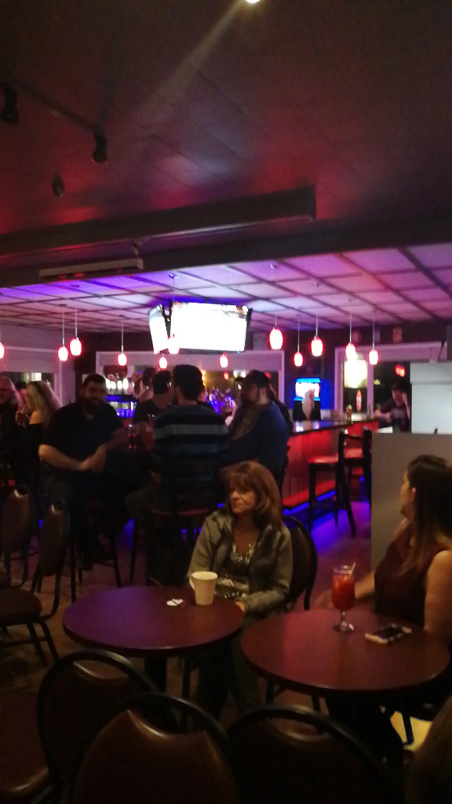 Le Cluster Bar Spectacle | 9320 Bd Guillaume-Couture, Lévis, QC G6V 9R2, Canada | Phone: (418) 833-8549
