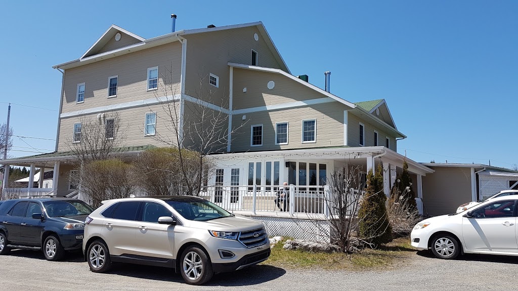 Auberge Mi-Chemin | 32 Rue de Broughton Station, Saint-Pierre-de-Broughton, QC G0N 1T0, Canada | Phone: (418) 427-2267