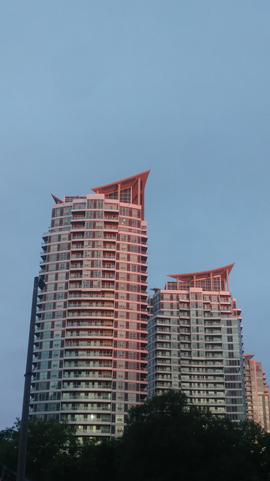 Rook Hotel Mississauga | 3660 Hurontario St, Mississauga, ON L5B 3C4, Canada | Phone: (905) 949-4000