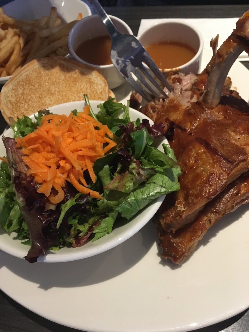 Rôtisserie St-Hubert | 3070 Rue King Ouest, Sherbrooke, QC J1L 1C9, Canada | Phone: (819) 563-5111