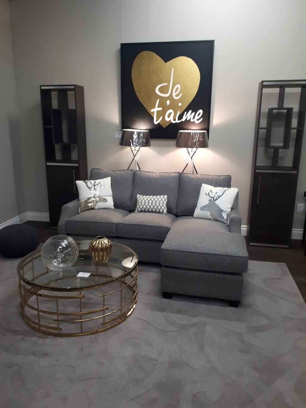 Vosburgh Home Decor | 143 Rose Glen Rd S, Port Hope, ON L1A 3V6, Canada | Phone: (905) 885-2885