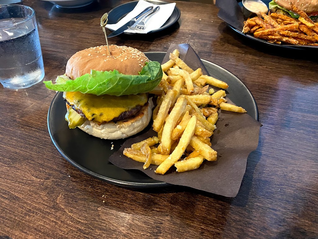 Cork and Craft Taphouse | 40330 Tantalus Rd, Squamish, BC V8B 0G2, Canada | Phone: (604) 449-1991
