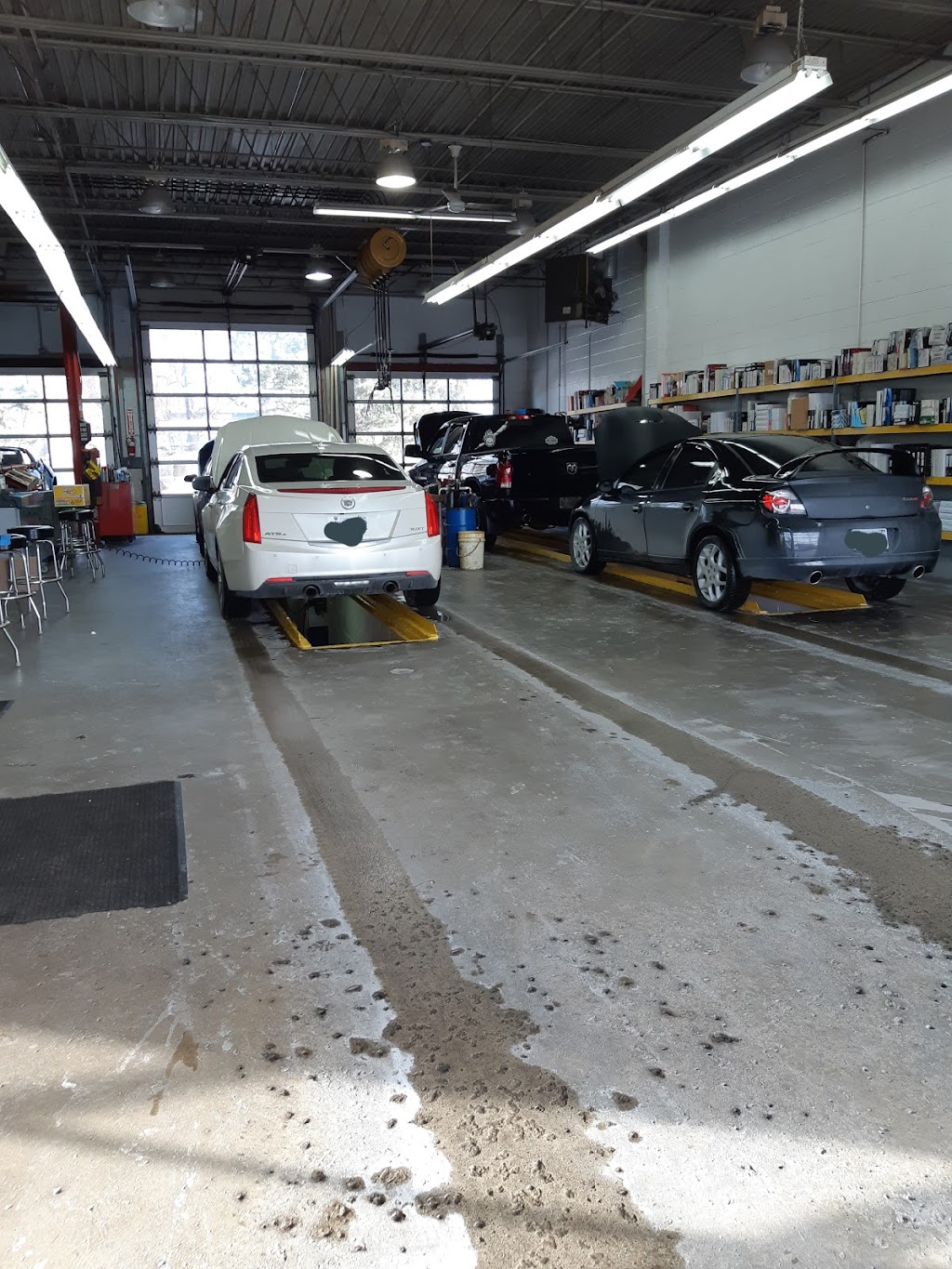 The Lube Factory Oil Change Centre | 16995 Yonge St, Newmarket, ON L3Y 5Y1, Canada | Phone: (905) 895-5339