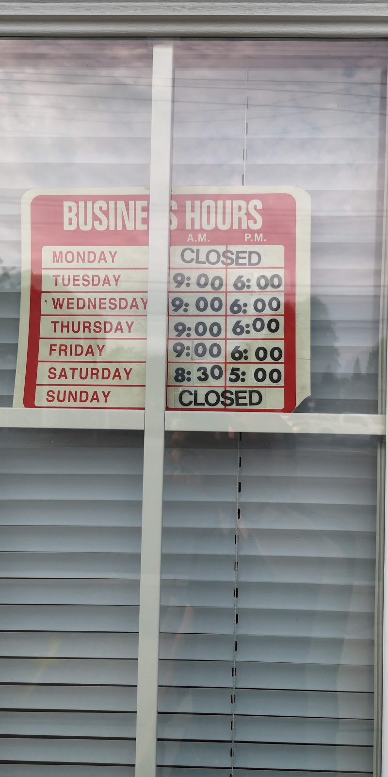 Nicks Barber Salon | 706 The Queensway, Etobicoke, ON M8Y 1L3, Canada | Phone: (416) 255-9757