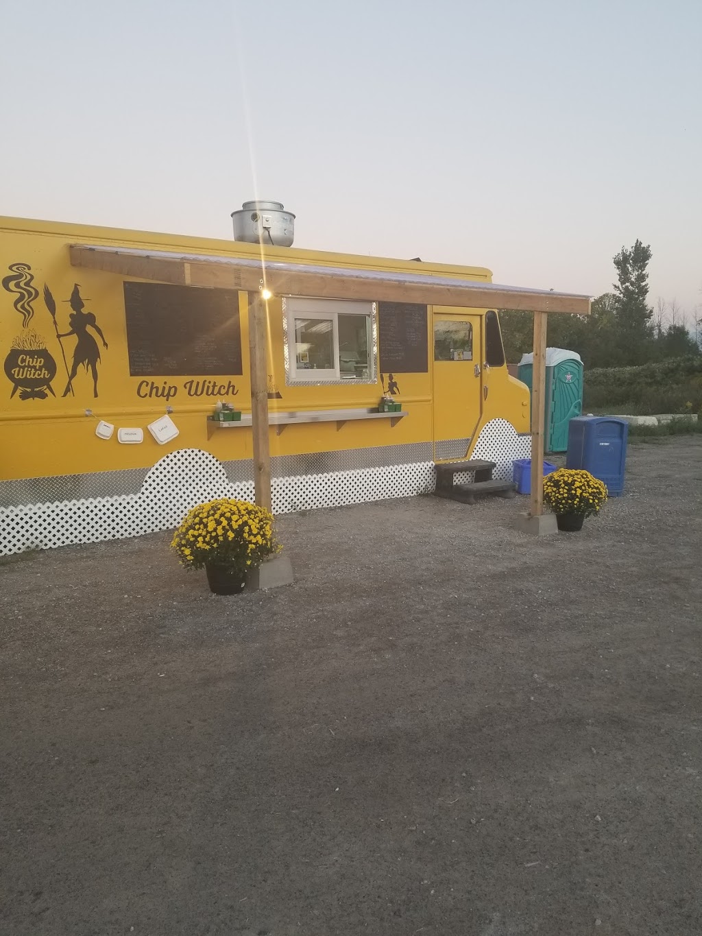 ChipWitch Fry Truck | 129 Tamarac St, Dunnville, ON N1A 2C1, Canada | Phone: (905) 921-2217