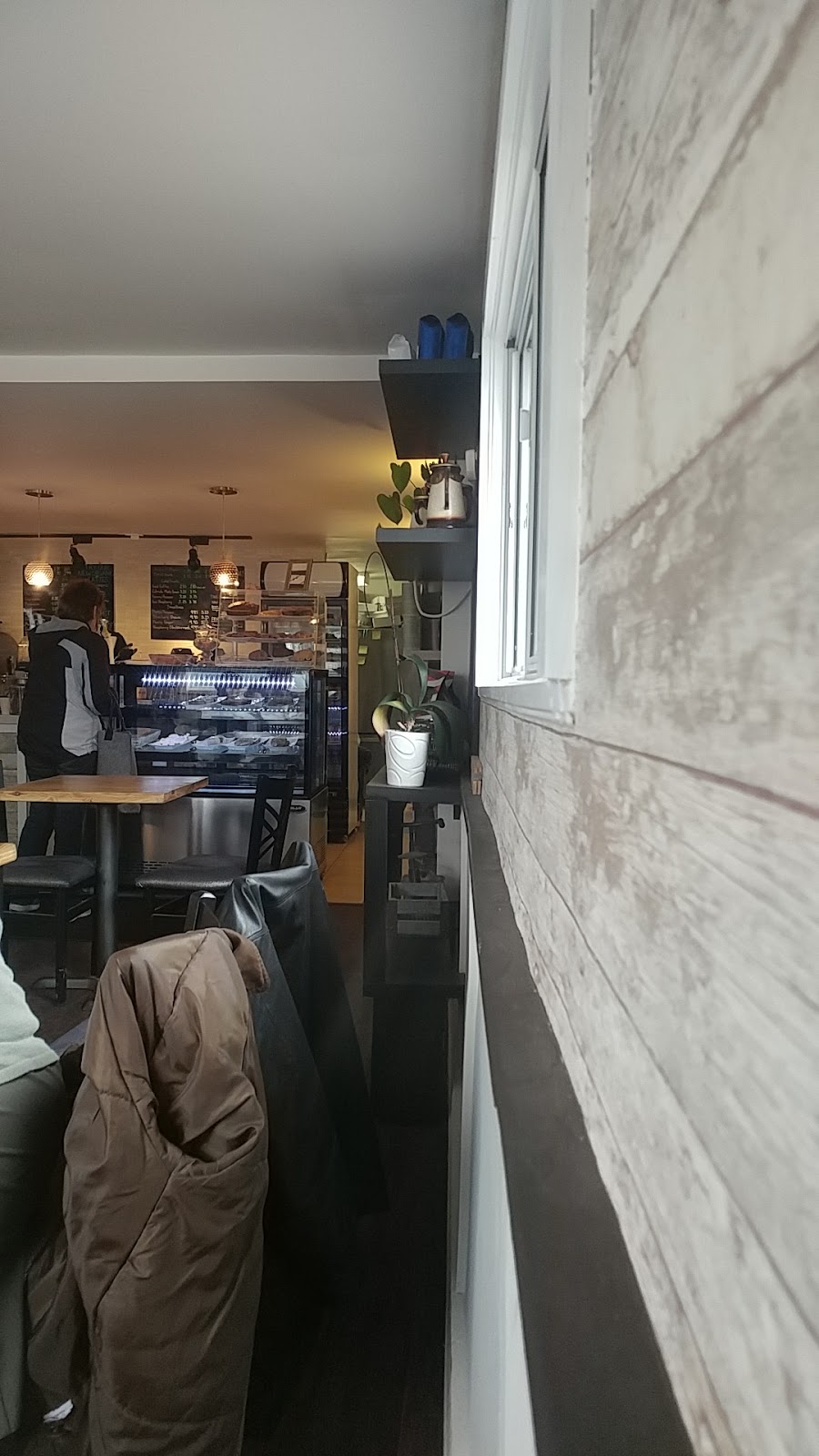 Classique Espresso Bar and Cafe | 31 Queen St N, Tottenham, ON L0G 1W0, Canada | Phone: (905) 936-6300