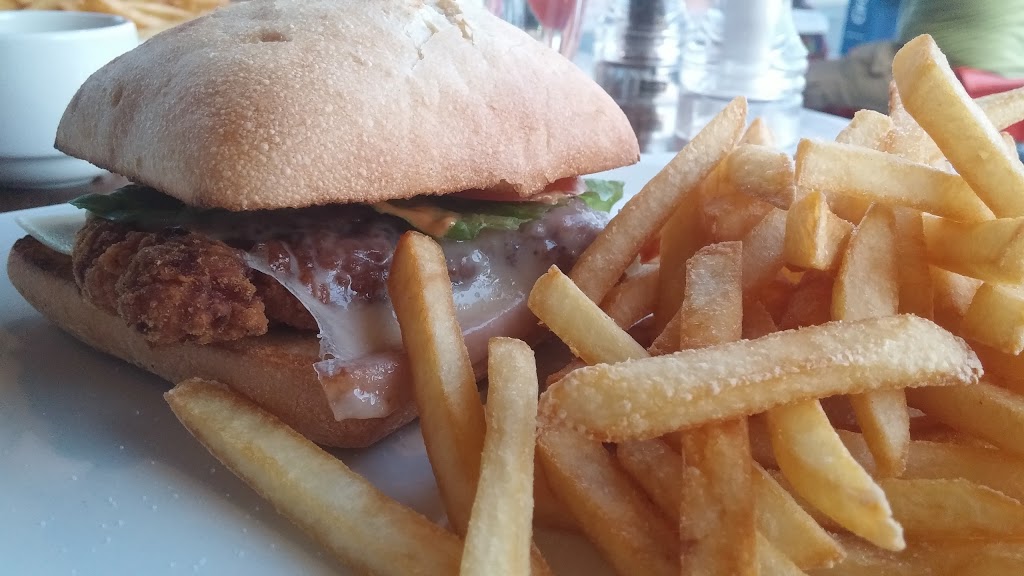 Rôtisserie St-Hubert | 107 Chemin Saint-François-Xavier, Candiac, QC J5R 3X8, Canada | Phone: (514) 385-5555