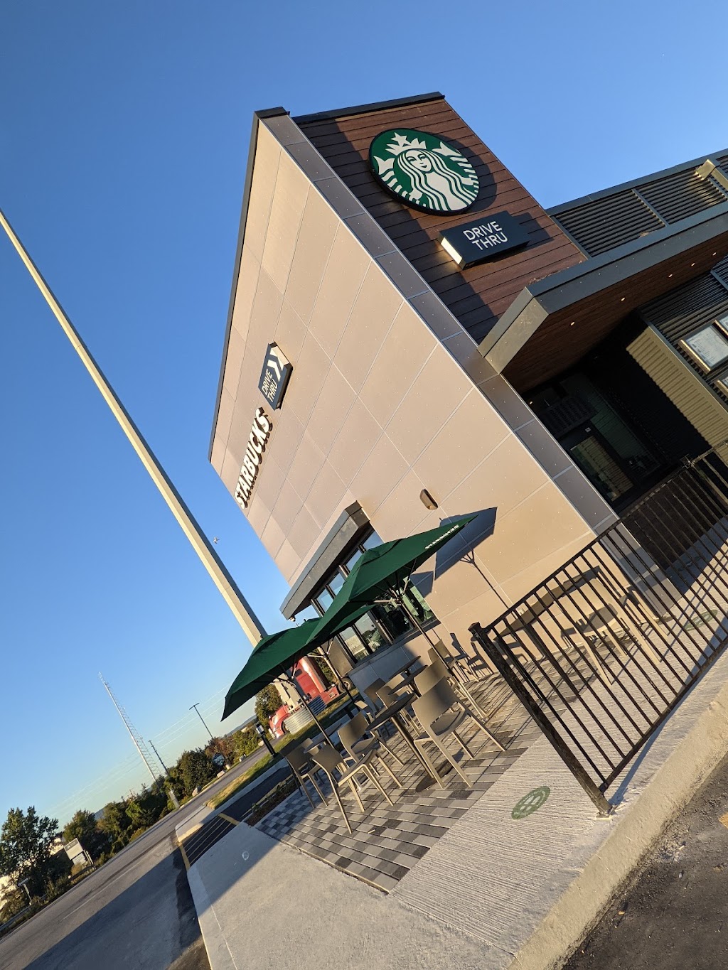 Starbucks | 201 Fairview Rd, Barrie, ON L4N 9B1, Canada | Phone: (705) 712-3712