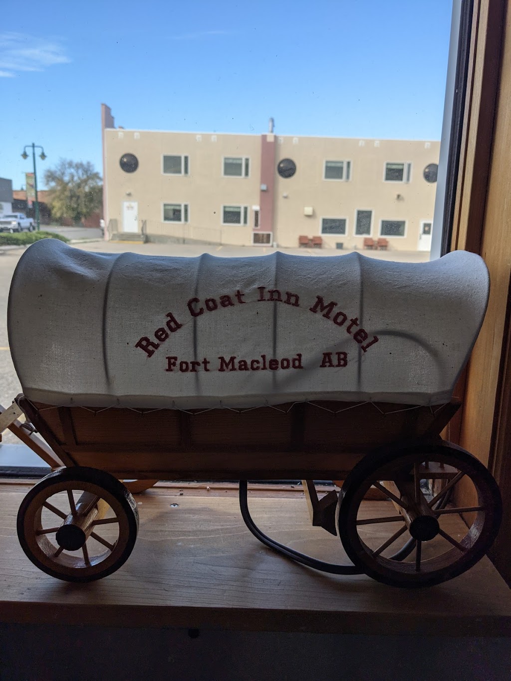 Red Coat Inn Motel | 359 24 St, Fort Macleod, AB T0L 0Z0, Canada | Phone: (403) 553-4434