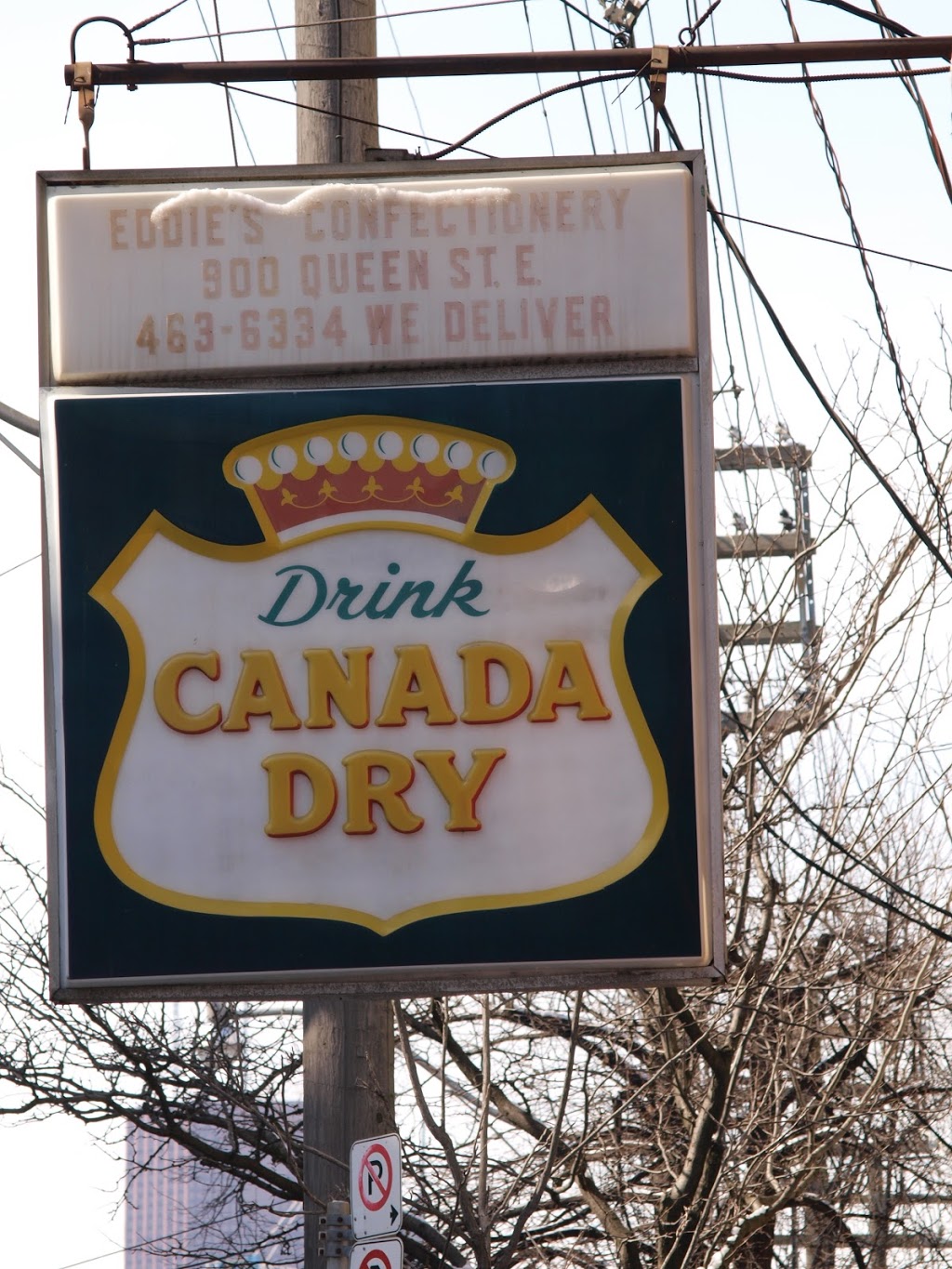 Eddies Convenience | 900 Queen St E, Toronto, ON M4M 1J3, Canada | Phone: (647) 708-5782