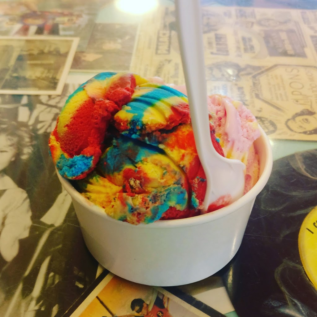 RCS Boardwalk Fries & Ice Cream Parlour | 2013 Lakeshore Rd, Burlington, ON L7R 1A1, Canada | Phone: (905) 333-9595