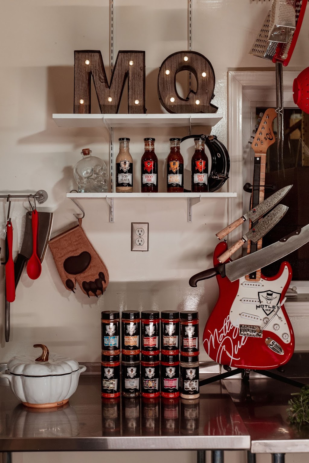 Motley Que | 10120 127 Ave NW, Edmonton, AB T5E 0B7, Canada | Phone: (780) 406-7200