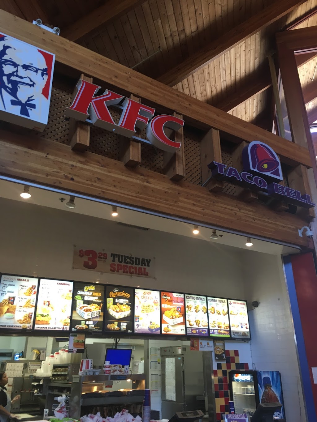 Taco Bell | 424 S Service Rd, Grimsby, ON L3M 4G3, Canada | Phone: (905) 309-3963