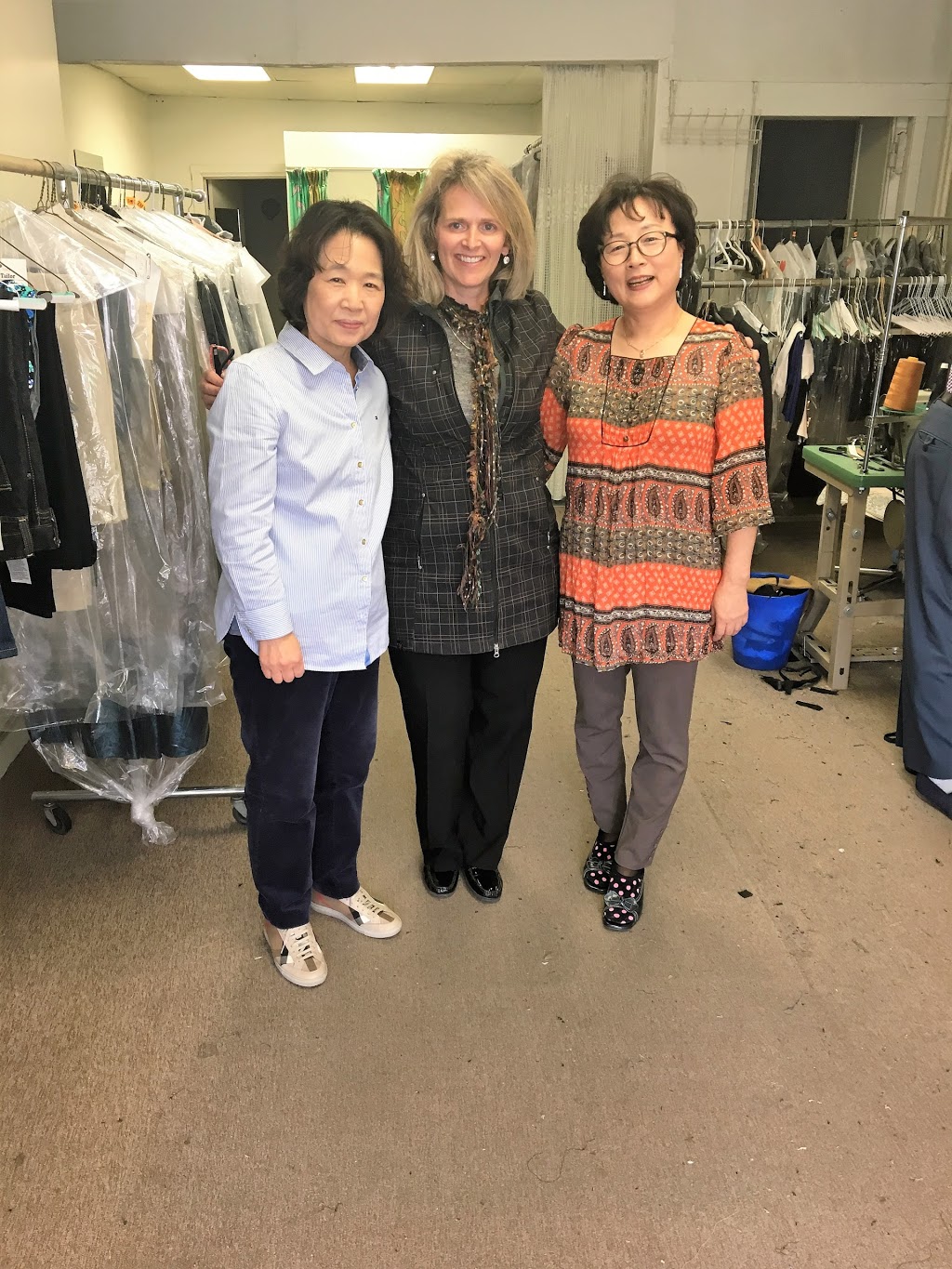 Young Tailor & Cleaners | 2884 Lake Shore Blvd W, Etobicoke, ON M8V 1J2, Canada | Phone: (416) 252-6183