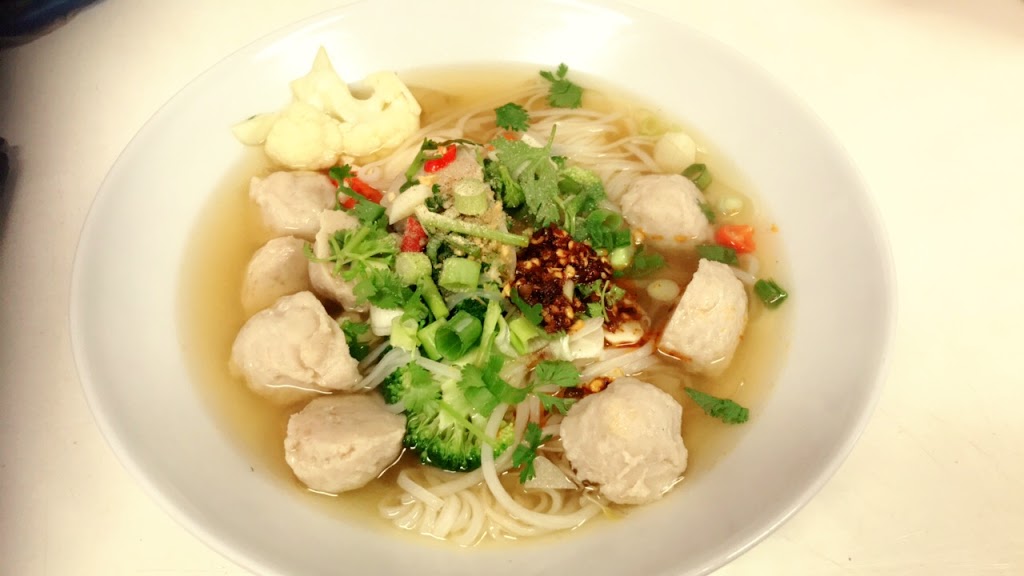 Tom Yum Thai Restaurant | 233 Regent Ave W, Winnipeg, MB R2C 2L6, Canada | Phone: (204) 414-9144