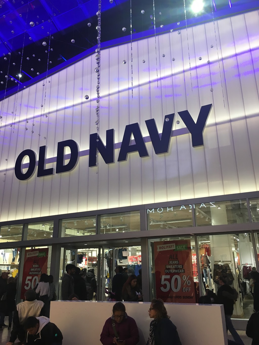 Old Navy | 1 Yorkdale Rd, Toronto, ON M6A 3A1, Canada | Phone: (416) 787-9384