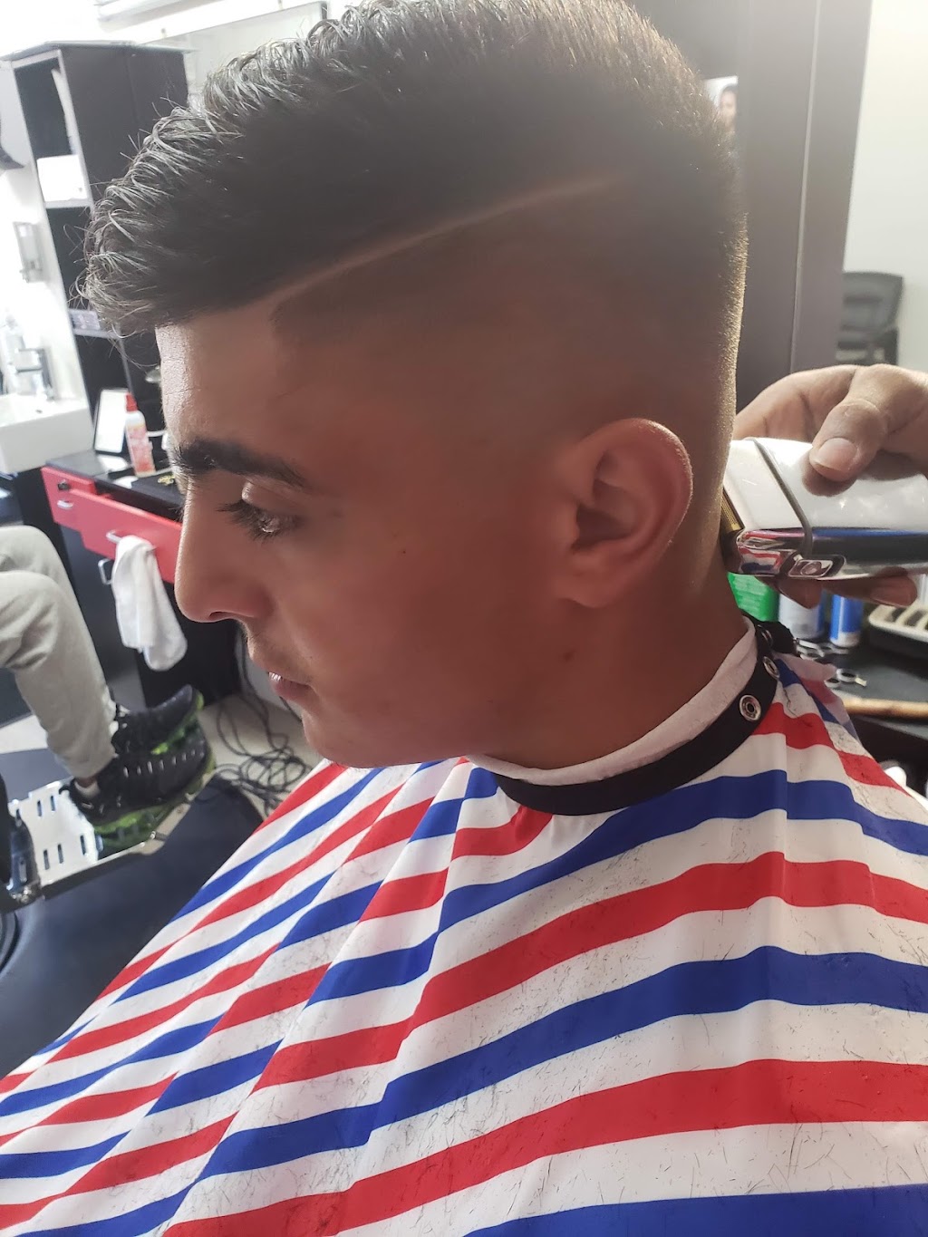 4Ls CUTZ | 2860 Keele St, North York, ON M3M 2G8, Canada | Phone: (416) 633-9656