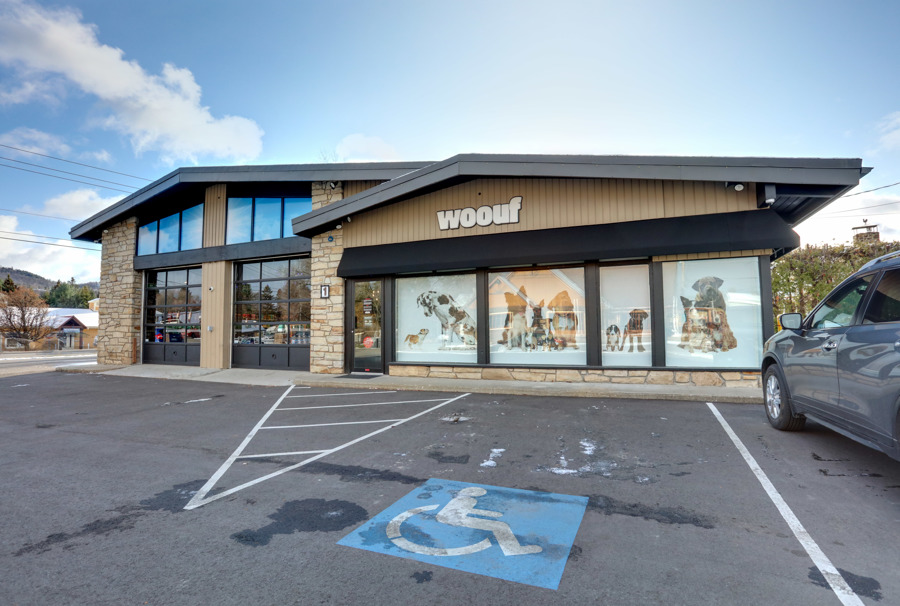 Woouf Saint-Sauveur | 1 Av. Lanning, Saint-Sauveur, QC J0R 1R0, Canada | Phone: (450) 240-0110