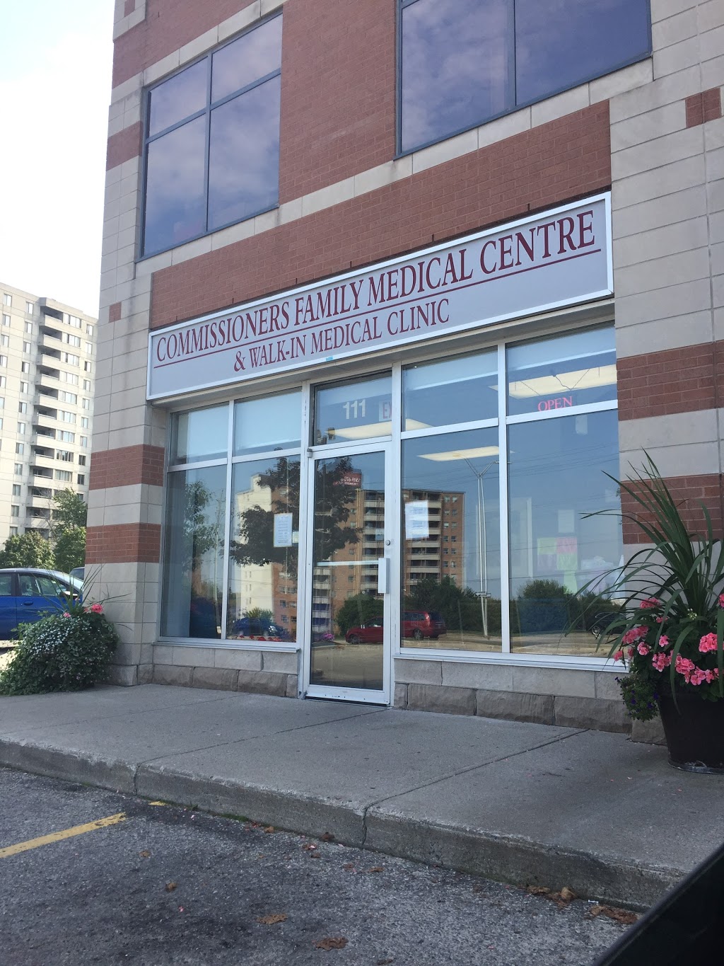 Commissioners Medical Walk In Clinic | 1 Commissioners Rd E, London, ON N6C 5Z3, Canada | Phone: (519) 668-2400