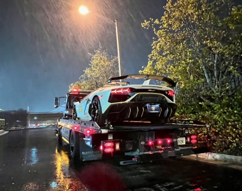 EMERGENCY Towing Service LAVAL | CP 70045 BP Laval-Ouest Laval-Ouest, Laval, QC H7R 5Z2, Canada | Phone: (450) 697-0316