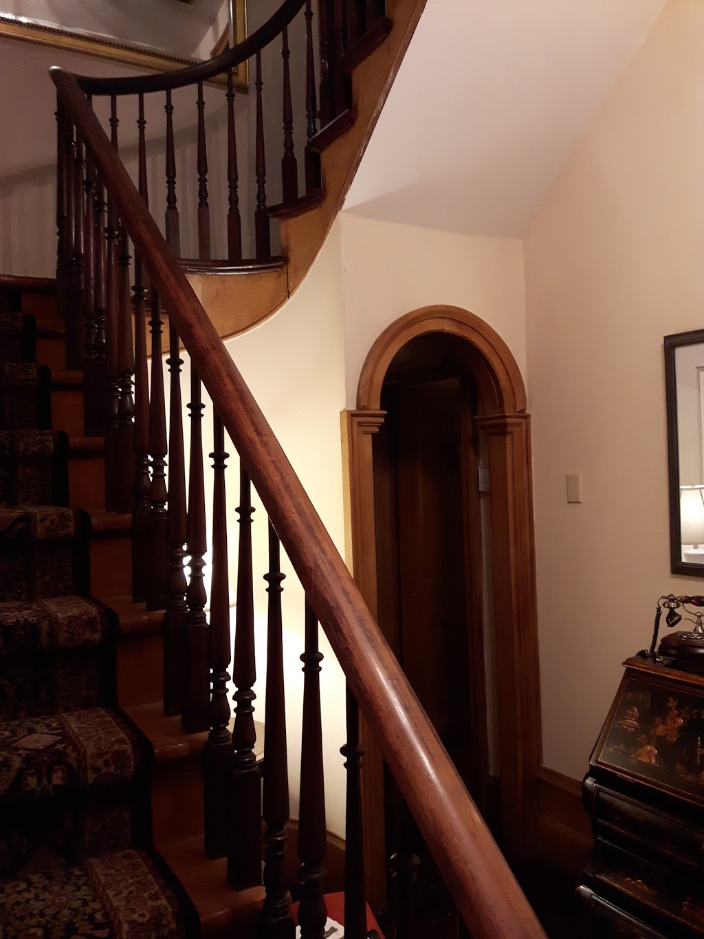 Devonshire Guest House | 3 Union St, Erin, ON N0B 1T0, Canada | Phone: (519) 833-2187
