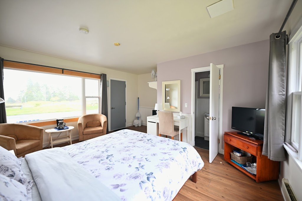 Atlantic View Motel and Cottages | 230 Masons Beach Rd, Lunenburg, NS B0J 2C0, Canada | Phone: (902) 634-4545