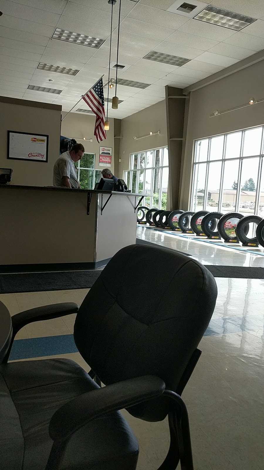 Les Schwab Tire Center | 210 Birch Bay Lynden Rd, Lynden, WA 98264, USA | Phone: (360) 354-1446