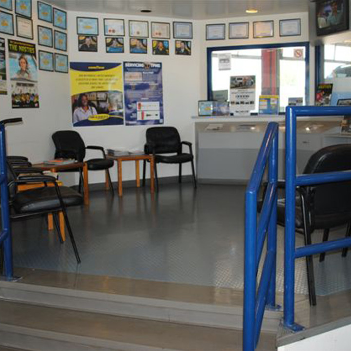 Beverly Tire & Auto | 2651 Lauzon Pkwy, Windsor, ON N8T 2Z5, Canada | Phone: (519) 974-2090