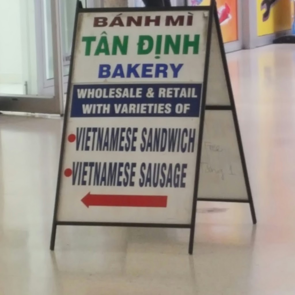 Banh Mi Tan Đinh Bakery | 3415 Dixie Rd, Mississauga, ON L4Y 2B1, Canada | Phone: (905) 624-9099