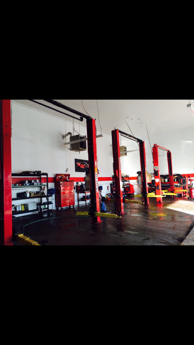 2 and 1/2 Mechanics | 1345 Marchand St, Ottawa, ON K1B 3N7, Canada | Phone: (613) 741-9696
