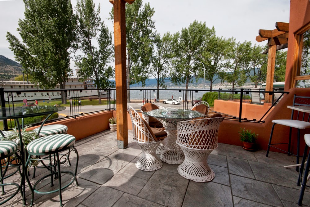 Casa Grande Inn | 1070 Lakeshore Dr Unit 201, Penticton, BC V2A 1C1, Canada | Phone: (250) 276-3030