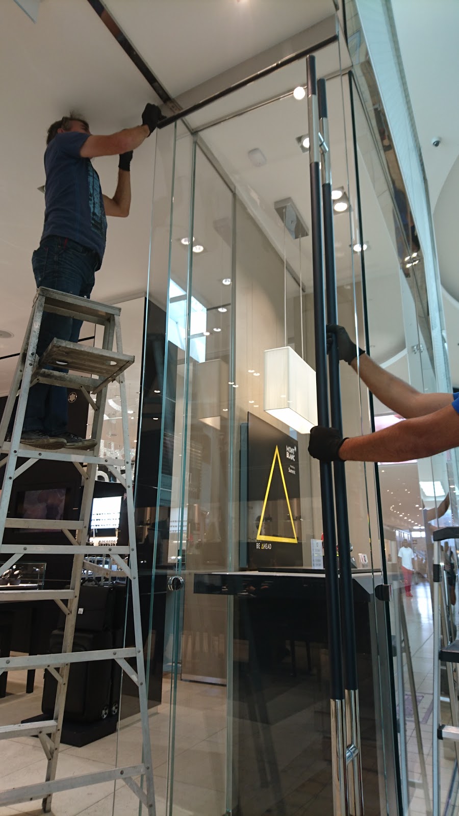 Door On The Go | 10 Rosseau Rd #4, Toronto, ON M3H 3G2, Canada | Phone: (416) 464-9099