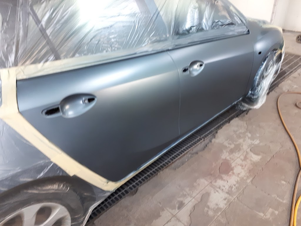 Carrossier ProColor Pierrefonds | 17080 Claude St, Montreal, QC H9J 2M9, Canada | Phone: (514) 626-6177