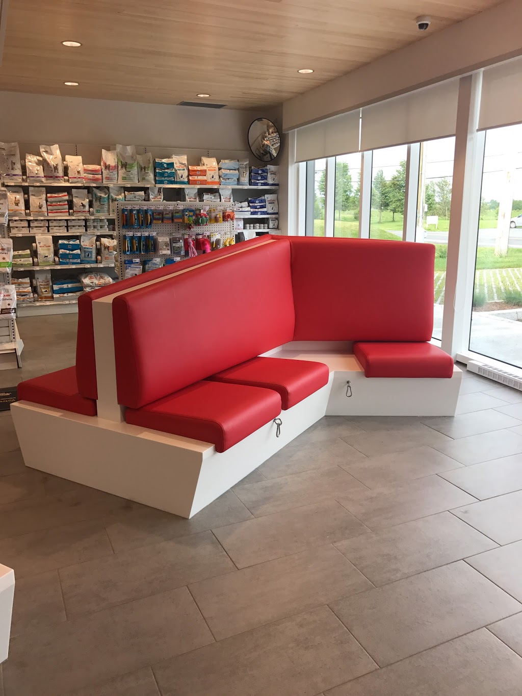 Veterinary Hospital Caouette and Rochon GP | 3630 Rue Saint-Pierre, Drummondville, QC J2B 6V2, Canada | Phone: (819) 395-4395