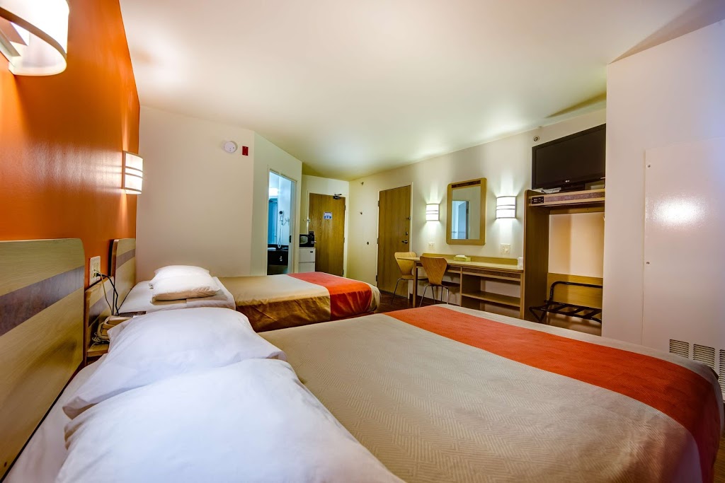 Motel 6 Toronto West - Burlington - Oakville | 4345 N Service Rd, Burlington, ON L7L 4X7, Canada | Phone: (905) 331-1955