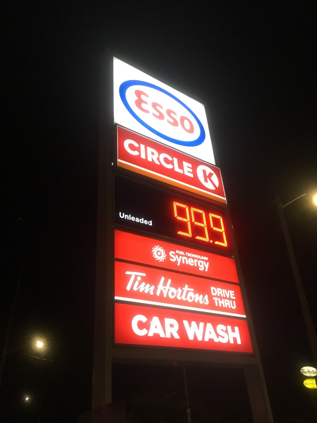 Esso | 940 Hamilton Rd, London, ON N5Z 1W4, Canada | Phone: (519) 266-2211