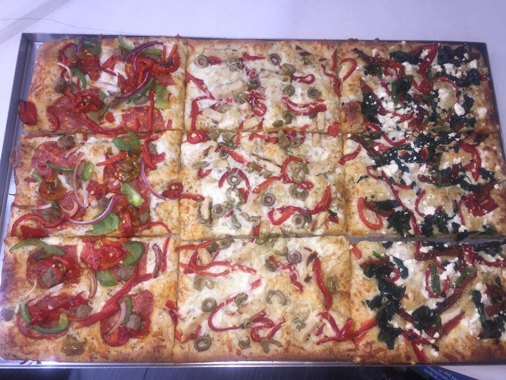 Pizza Nova | 3120 Rutherford Rd, Concord, ON L4K 0B1, Canada | Phone: (416) 439-0000