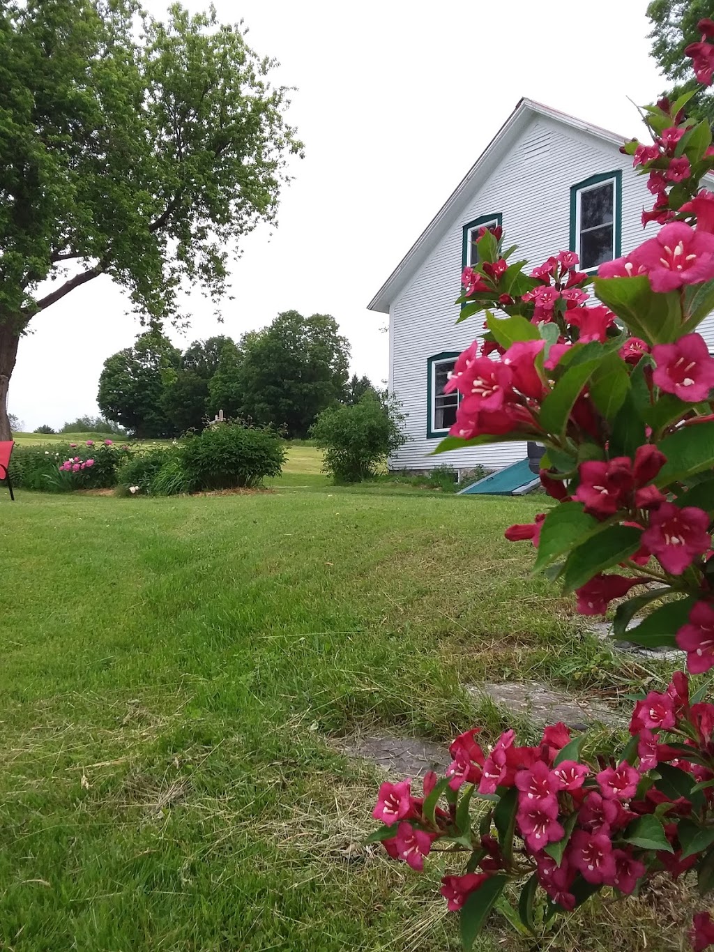 Auberge des trois érables | 192 Chemin des Érables, Saint-Armand, QC J0J 1T0, Canada | Phone: (450) 248-3715