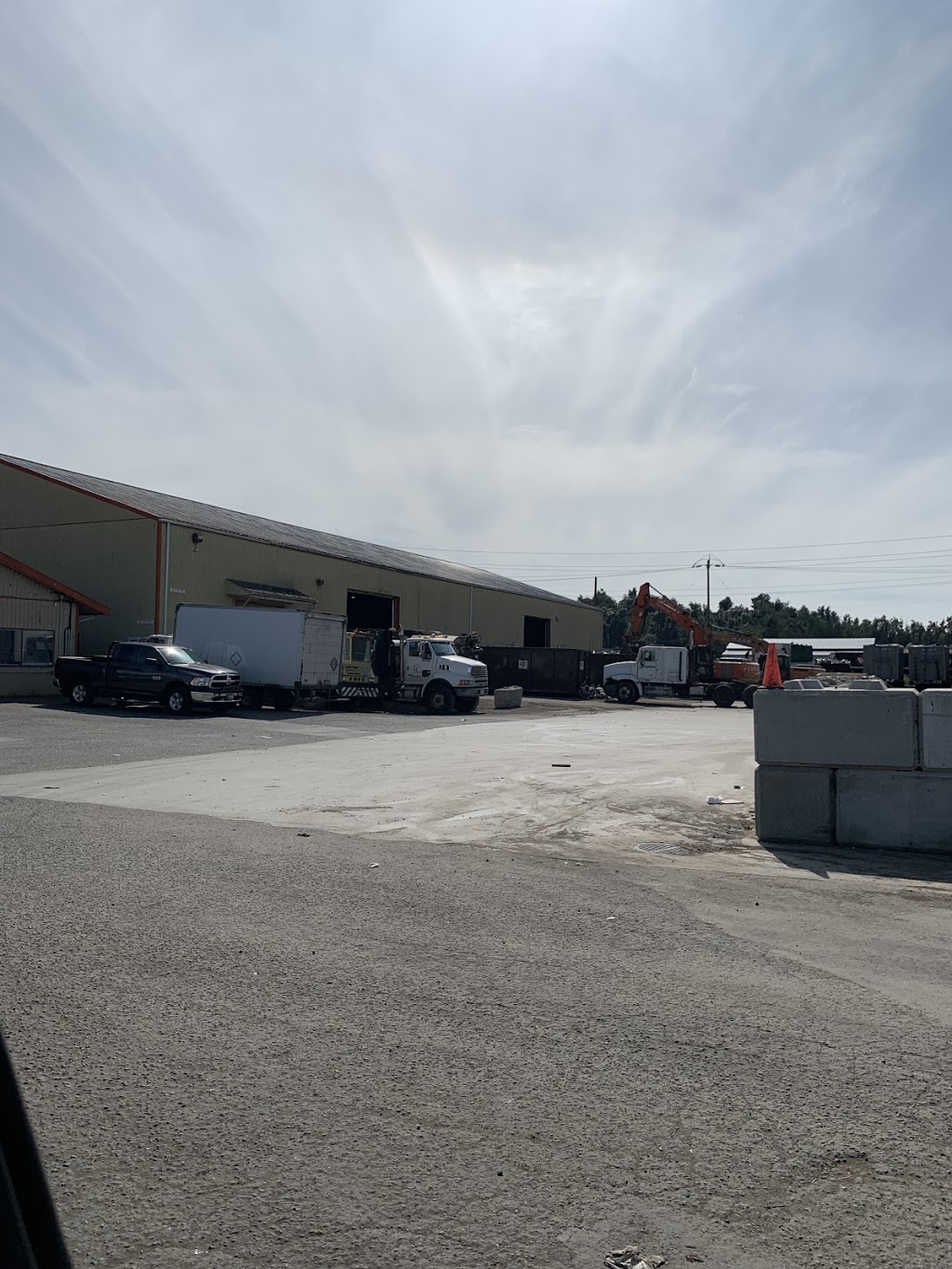 First Class Transfer Station | 34613 Vye Rd, Abbotsford, BC V2S 8J7, Canada | Phone: (604) 854-0095