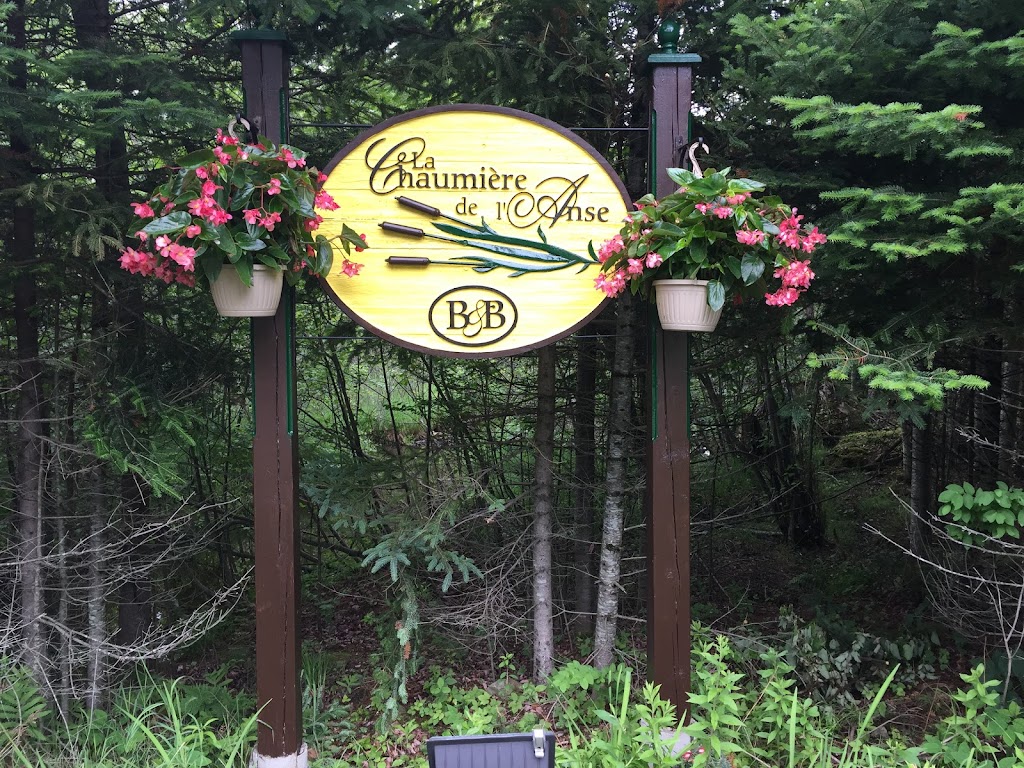 La Chaumière de lAnse | 107 Chemin de lAnse, Mont-Tremblant, QC J8E 1H1, Canada | Phone: (514) 609-7788