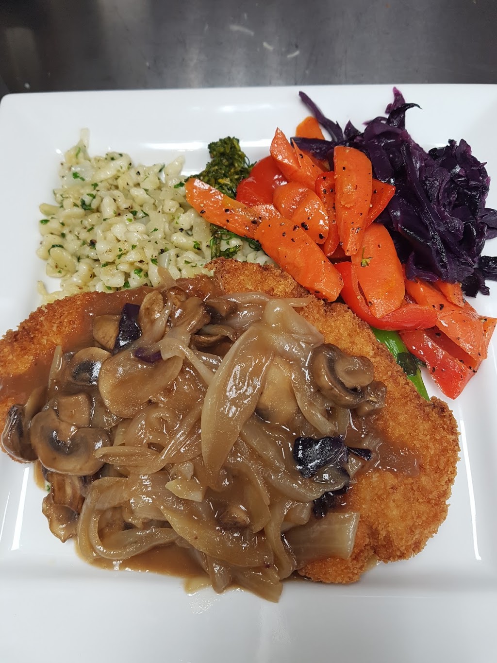Fairways Bistro & Catering | 2440 York Ave, Armstrong, BC V0E 1B0, Canada | Phone: (250) 546-9700