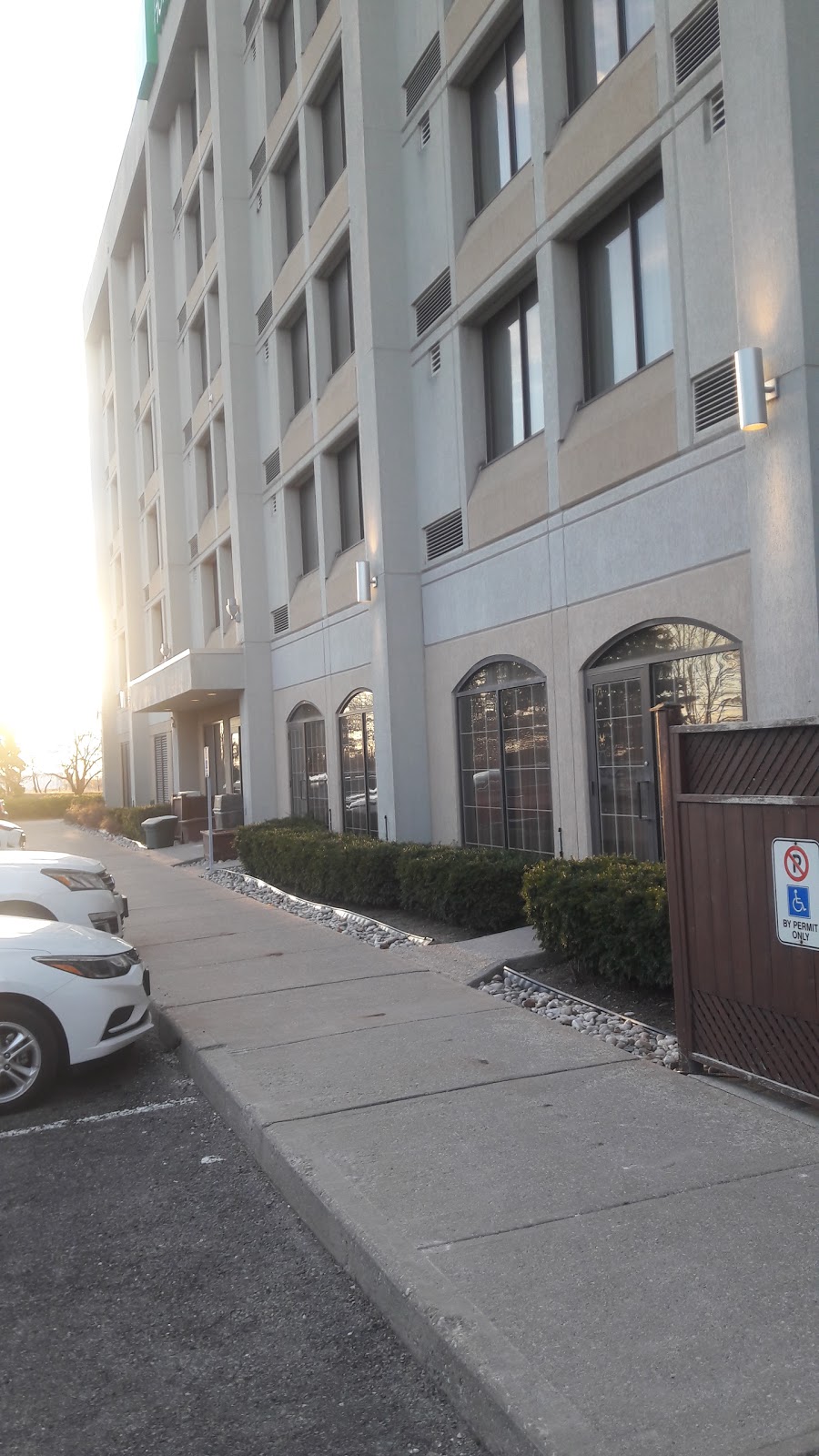 Holiday Inn Express & Suites Mississauga - Toronto Southwest | 2125 N Sheridan Way, Mississauga, ON L5K 1A3, Canada | Phone: (905) 855-2000